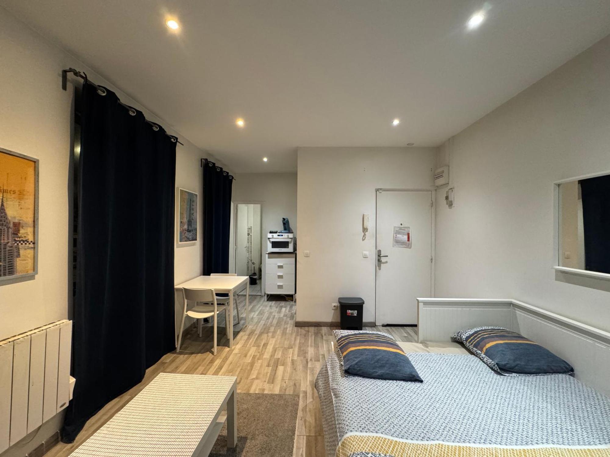 Appartement Proche Centre Ville, Gare Et Autoroute Мелён Экстерьер фото